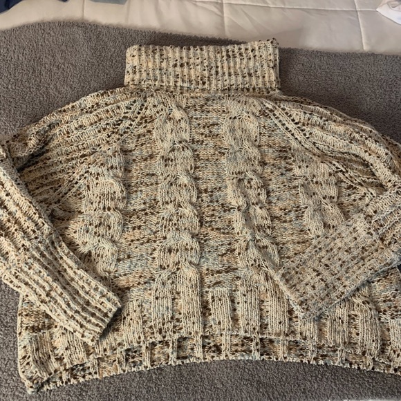 Moon & Madison Cropped Cable Knit Sweater “NWOT” - Picture 6 of 6